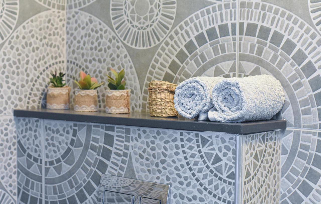Sunshine Suite Boutique Only 5 Min Walk To The Beach - By Seaelo 엘라트 외부 사진
